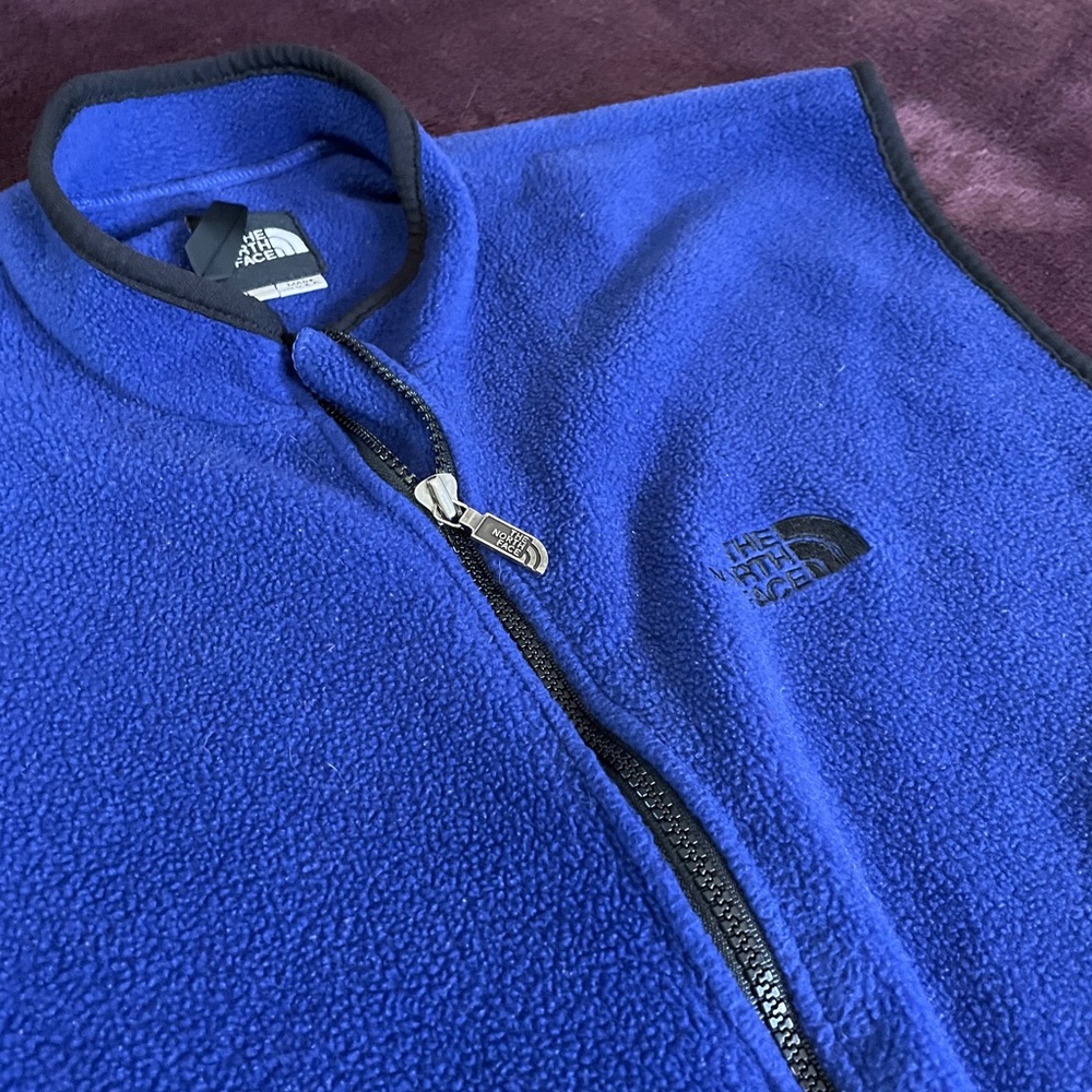 VINTAGE Made in the USA - North Face Men’s Large Vest (Runs a bit small)